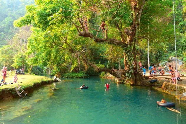 blue lagoon in vang vieng