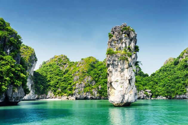 halong bay limestone mountain