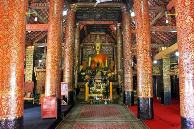 inside wat xieng thong