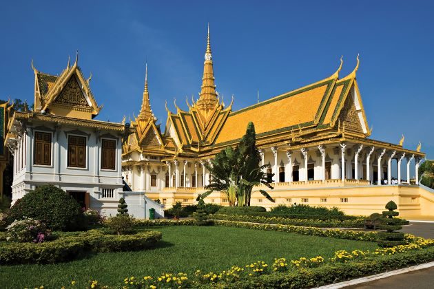 the royal palace in phnom penh