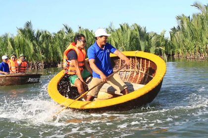 thung chai bamboo basket boat in cam kim island