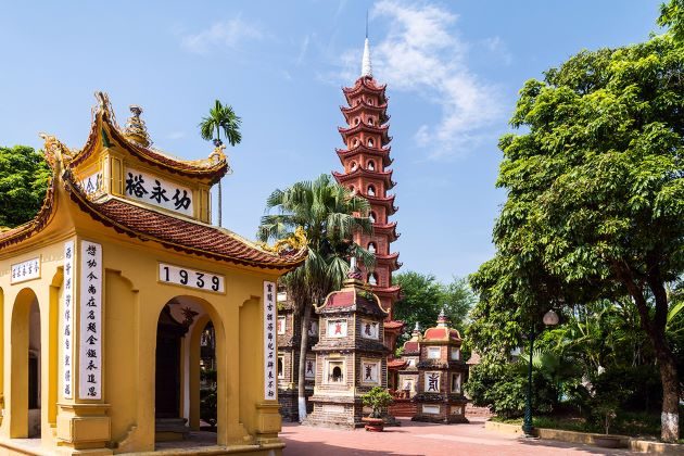 tran quoc pagoda in hanoi