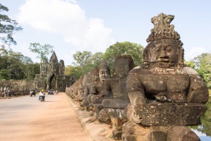 visit famous statue from Cambodia tour packages
